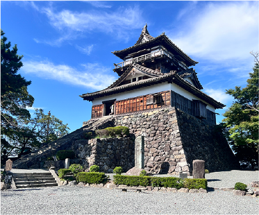 丸岡城(奇跡の復活城)